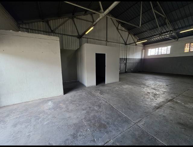 239M² WAREHOUSE TO LET IN CITY DEEP